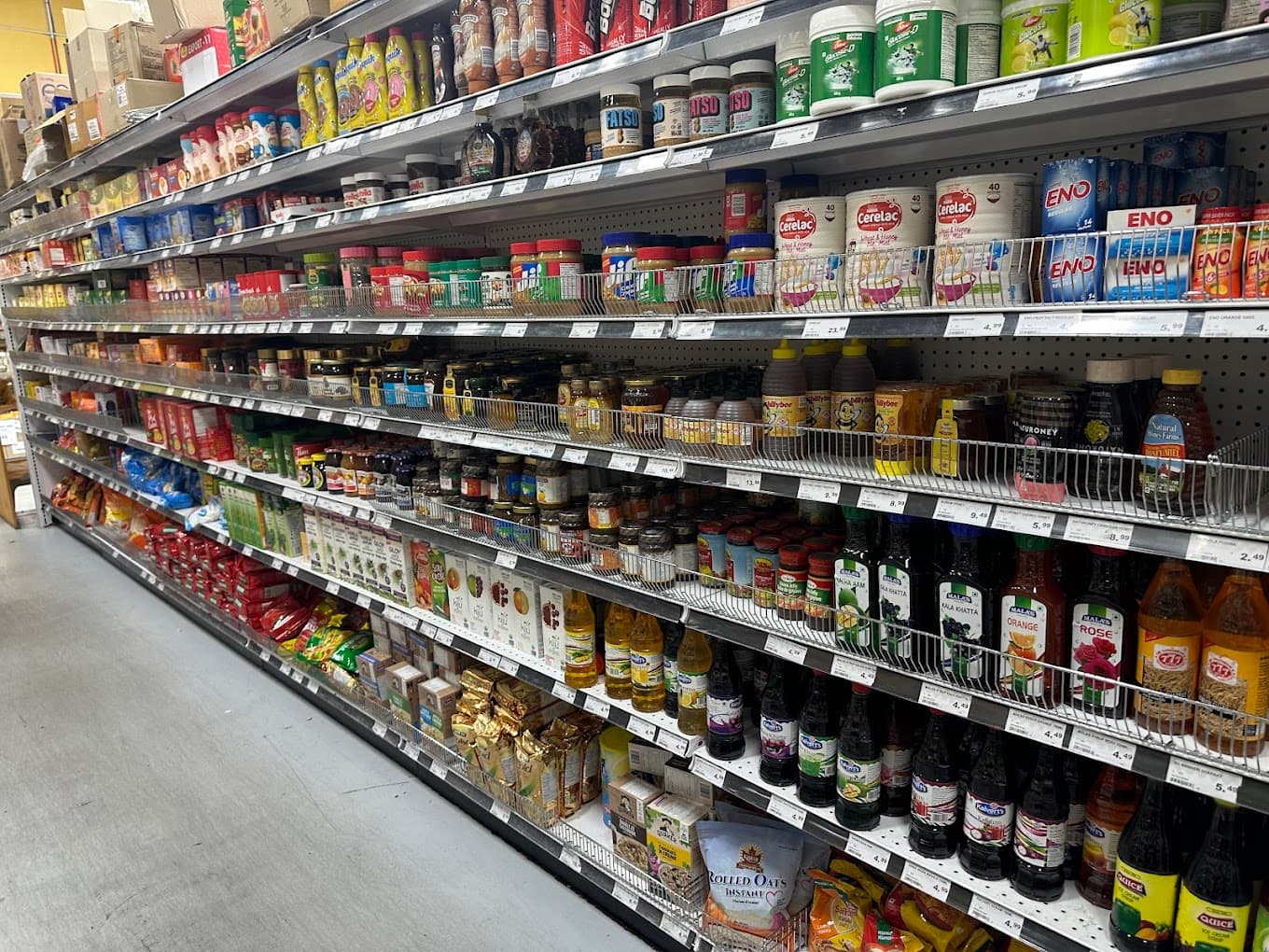 Food world supermarket — photo 2