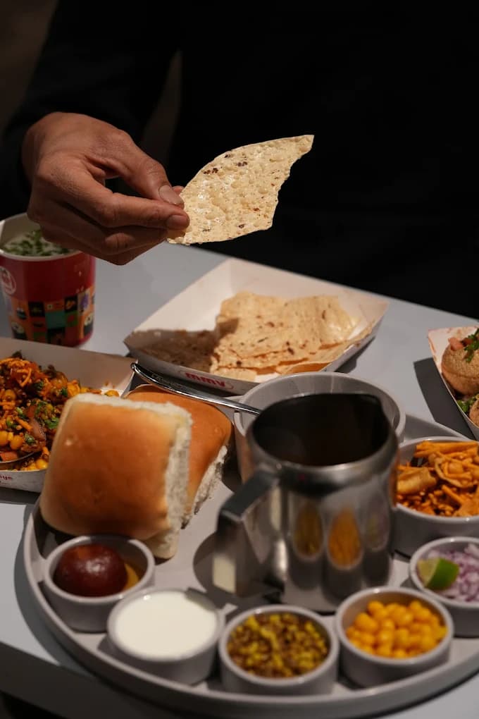 MMV VADAPAV & MISAL PAV